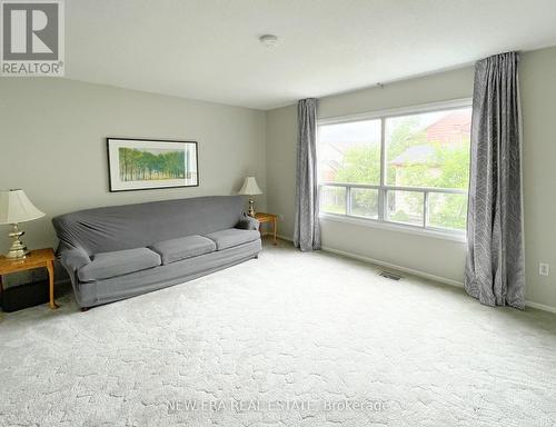 4059 Teakwood Drive, Mississauga, ON - Indoor Photo Showing Living Room