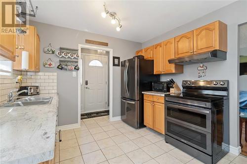 1346 Ascot Circle, Sarnia, ON - Indoor Photo Showing Kitchen With Double Sink