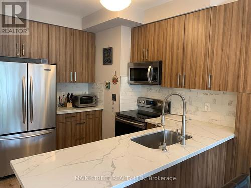 29 - 71 Puccini Dr Drive, Richmond Hill, ON - Indoor Photo Showing Kitchen