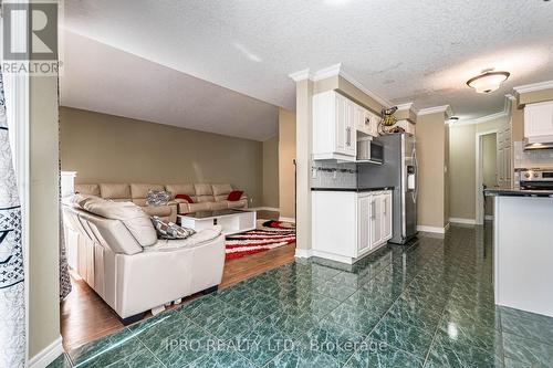 94 Queen Charlotte Crescent, Kitchener, ON - Indoor Photo Showing Kitchen