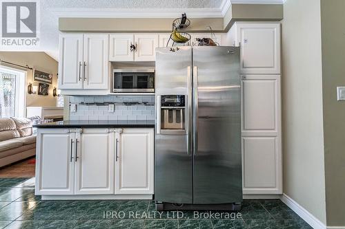 94 Queen Charlotte Crescent, Kitchener, ON - Indoor Photo Showing Kitchen