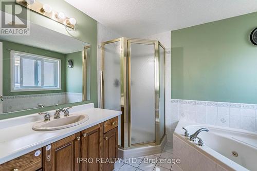 94 Queen Charlotte Crescent, Kitchener, ON - Indoor Photo Showing Bathroom