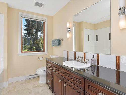 220-1325 Bear Mountain Pkwy, Langford, BC - Indoor Photo Showing Bathroom