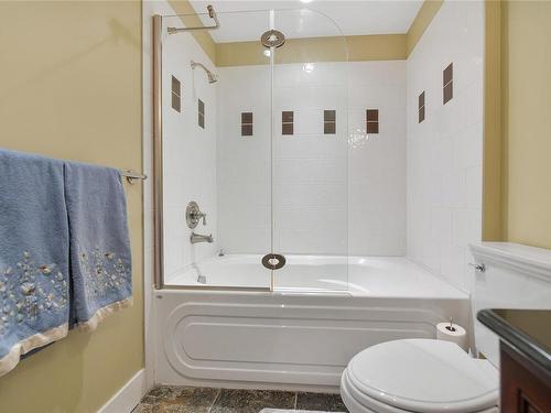 220-1325 Bear Mountain Pkwy, Langford, BC - Indoor Photo Showing Bathroom