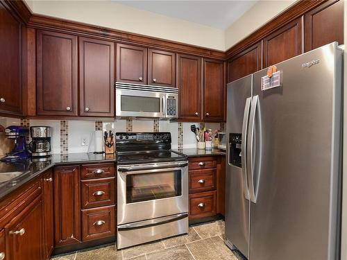 220-1325 Bear Mountain Pkwy, Langford, BC - Indoor Photo Showing Kitchen