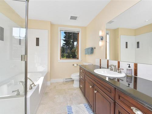 220-1325 Bear Mountain Pkwy, Langford, BC - Indoor Photo Showing Bathroom