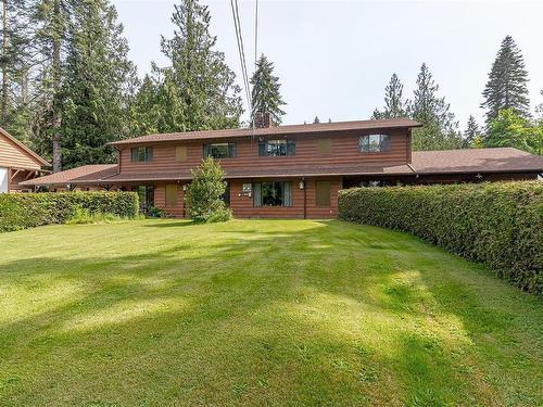 3924 & 3926 Cambrai Rd, Duncan, BC - Outdoor