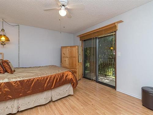 3924 & 3926 Cambrai Rd, Duncan, BC - Indoor Photo Showing Bedroom