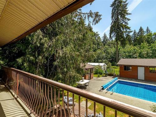 3924 & 3926 Cambrai Rd, Duncan, BC - Outdoor With In Ground Pool