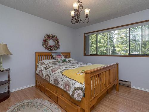 3924 & 3926 Cambrai Rd, Duncan, BC - Indoor Photo Showing Bedroom