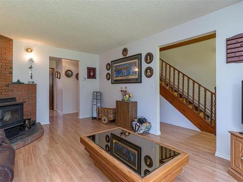 3924 & 3926 Cambrai Rd, Duncan, BC - Indoor Photo Showing Living Room With Fireplace