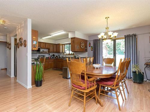 3924 & 3926 Cambrai Rd, Duncan, BC - Indoor Photo Showing Dining Room