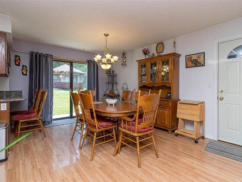 3924 & 3926 Cambrai Rd, Duncan, BC - Indoor Photo Showing Dining Room