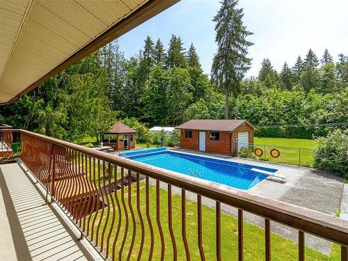 3924 & 3926 Cambrai Rd, Duncan, BC - Outdoor With In Ground Pool With Backyard With Exterior