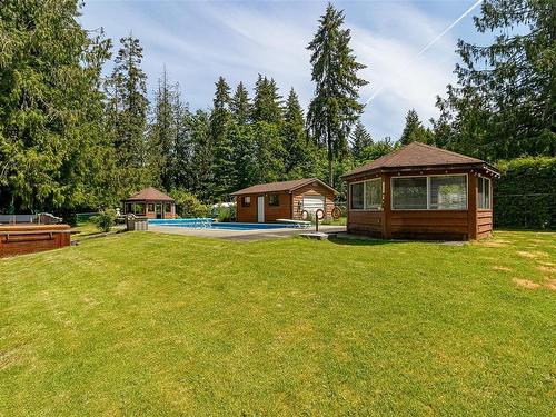 3924 & 3926 Cambrai Rd, Duncan, BC - Outdoor With Backyard