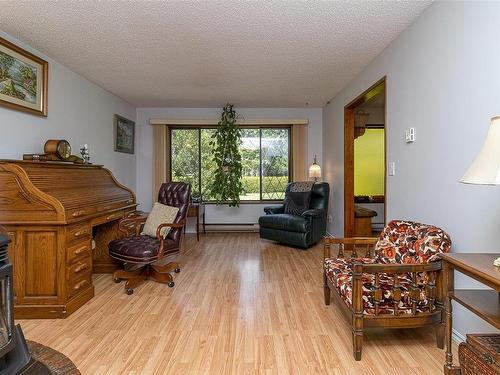 3924 & 3926 Cambrai Rd, Duncan, BC - Indoor