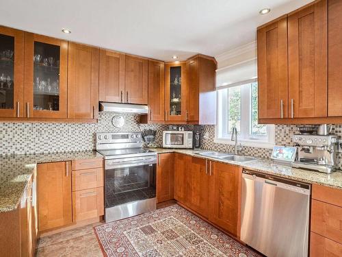 Cuisine - 8510 Rue Cordner, Montréal (Lasalle), QC - Indoor Photo Showing Kitchen With Double Sink