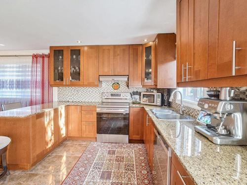 Cuisine - 8510 Rue Cordner, Montréal (Lasalle), QC - Indoor Photo Showing Kitchen With Double Sink