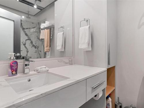 626-1029 View St, Victoria, BC - Indoor Photo Showing Bathroom