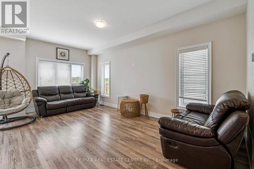 337 Atkinson Street, Clearview (Stayner), ON - Indoor Photo Showing Living Room