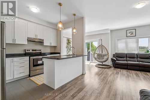 337 Atkinson Street, Clearview (Stayner), ON - Indoor Photo Showing Kitchen With Upgraded Kitchen