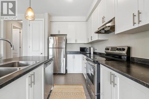 337 Atkinson Street, Clearview (Stayner), ON - Indoor Photo Showing Kitchen With Double Sink With Upgraded Kitchen