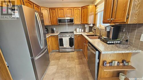 503 Reid Crescent, Swift Current, SK - Indoor Photo Showing Kitchen With Stainless Steel Kitchen