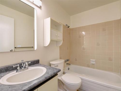 610-1630 Quadra St, Victoria, BC - Indoor Photo Showing Bathroom