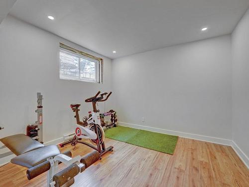 Bedroom - 12 Rue Des Colibris, Sainte-Clotilde, QC - Indoor Photo Showing Gym Room