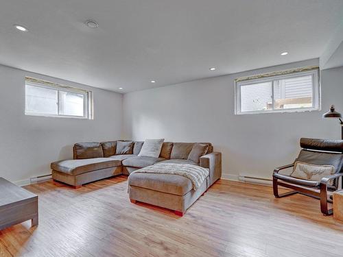 Family room - 12 Rue Des Colibris, Sainte-Clotilde, QC - Indoor Photo Showing Living Room