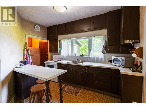 1107 Robertson  Avenue, Nelson, BC - Indoor Photo Showing Kitchen