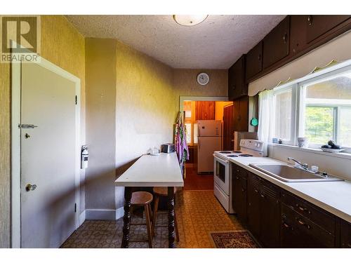 1107 Robertson  Avenue, Nelson, BC - Indoor Photo Showing Kitchen