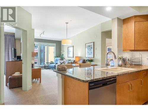 7343 Okanagan Landing Road Unit# 1218, Vernon, BC - Indoor Photo Showing Kitchen With Double Sink