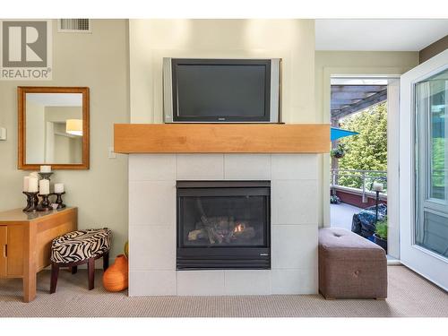 7343 Okanagan Landing Road Unit# 1218, Vernon, BC - Indoor Photo Showing Living Room With Fireplace