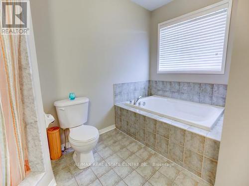 3652 Emery Drive, Mississauga, ON - Indoor Photo Showing Bathroom