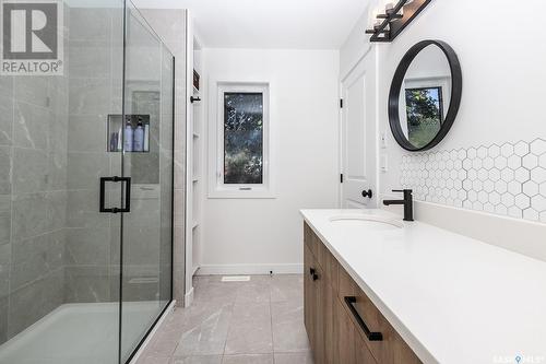 1402 Wiggins Avenue S, Saskatoon, SK - Indoor Photo Showing Bathroom