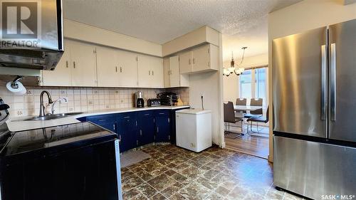 456 Habkirk Drive, Regina, SK - Indoor Photo Showing Kitchen With Double Sink