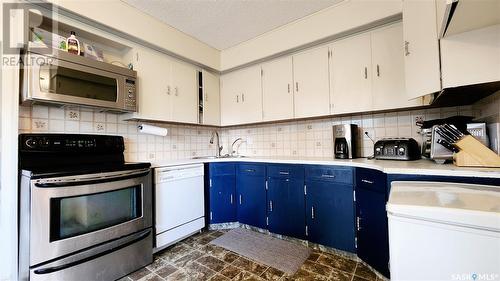 456 Habkirk Drive, Regina, SK - Indoor Photo Showing Kitchen