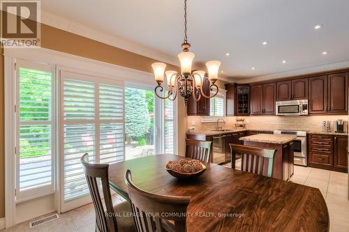 145 Willis Drive, Aurora, ON - Indoor Photo Showing Dining Room