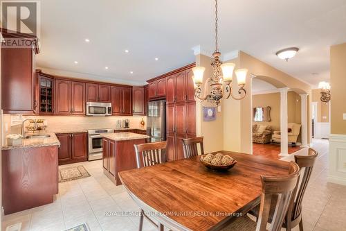 145 Willis Drive, Aurora, ON - Indoor Photo Showing Dining Room