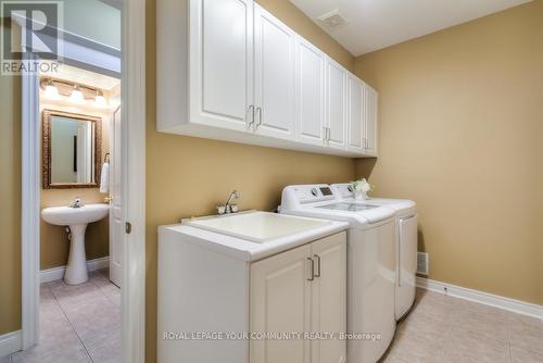 145 Willis Drive, Aurora, ON - Indoor Photo Showing Laundry Room