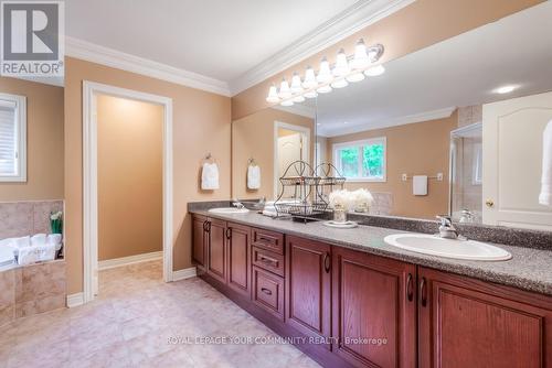 145 Willis Drive, Aurora, ON - Indoor Photo Showing Bathroom