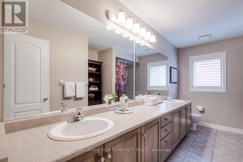 145 Willis Drive, Aurora, ON - Indoor Photo Showing Bathroom