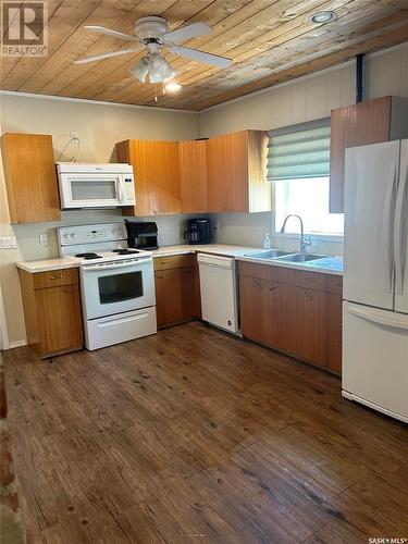 505 1St Street W, Leader, SK - Indoor Photo Showing Kitchen With Double Sink