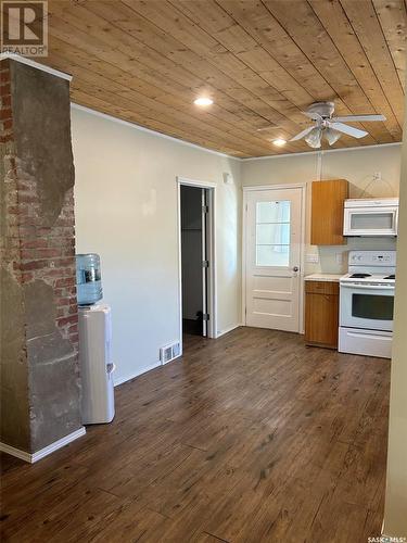 505 1St Street W, Leader, SK - Indoor Photo Showing Kitchen