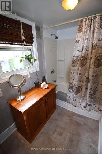 532 Dundas Street, Belleville, ON - Indoor Photo Showing Bathroom