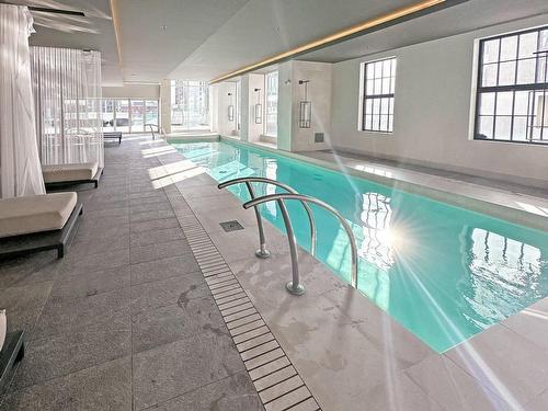 Piscine - 403-1188 Rue St-Antoine O., Montréal (Ville-Marie), QC - Indoor Photo Showing Other Room With In Ground Pool