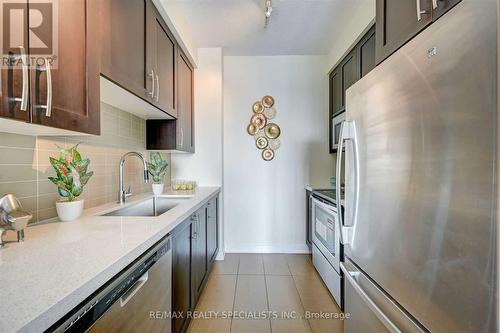 2505 - 4070 Confederation Parkway E, Mississauga, ON - Indoor Photo Showing Kitchen With Upgraded Kitchen