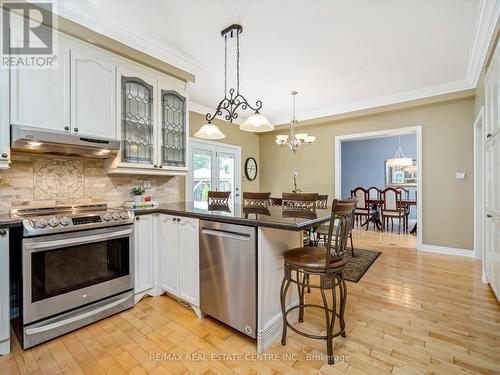 15 Trillium Terrace, Halton Hills, ON - Indoor Photo Showing Kitchen With Upgraded Kitchen