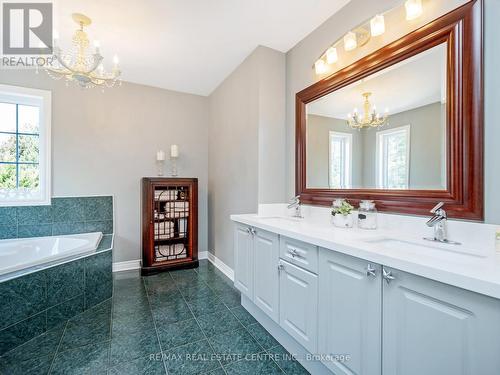 15 Trillium Terrace, Halton Hills, ON - Indoor Photo Showing Bathroom